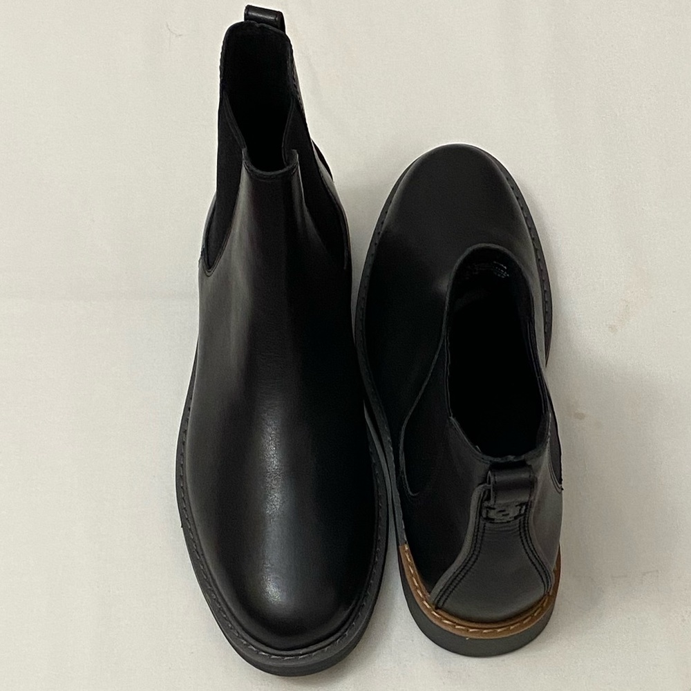 NWT Cole Hann Faux Leather Chelsea Boots Size 8. - Picture 5 of 10